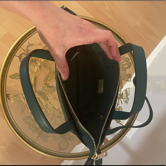 Green/teal small handbag with shoulder strap. - Picture 4 of 4